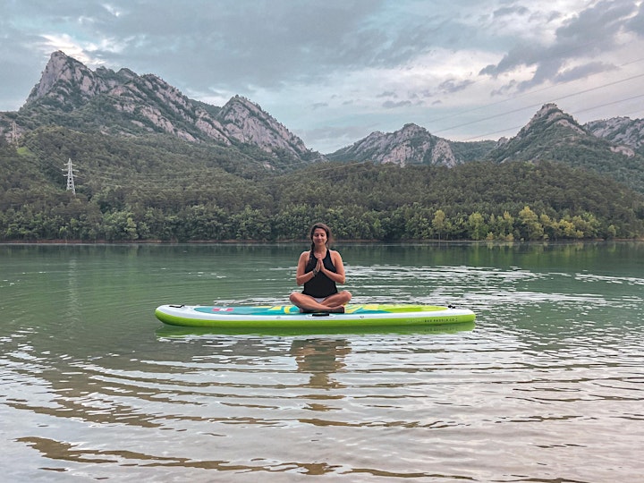 Imagen de Stand Up Paddle Boarding Tour y SUP Yoga en plena naturaleza al Berguedà