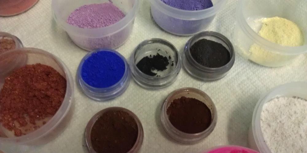 D.I.Y. Mineral Make-up
