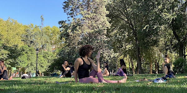 Yoga en el parque Templo de Debod