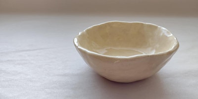 Pinch Pot | Pottery Workshop w/ Siriporn Falcon-Grey