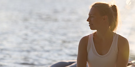 Hauptbild für SUP Yoga mit Sabrina | alle  Levels | 90 Min | 34 Euro