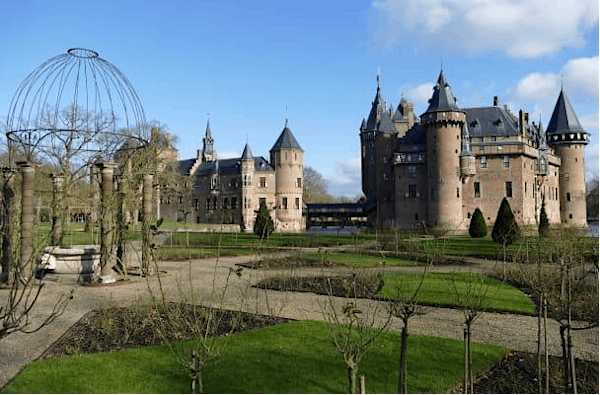 Take a Sunday Stroll Around the Beautiful De Haar Castle Gardens