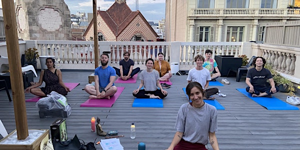 Rooftop Yoga Experience  Martes y sábados 10 AM