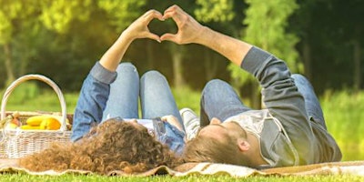 Orange Pop Up Picnic in the Park - Date Night for Couples! (Self-Guided)!  primärbild