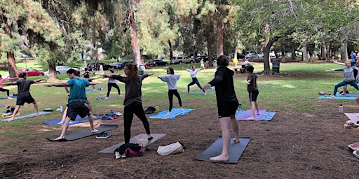 Imagem principal de Outdoor Community Yoga in Griffith Park