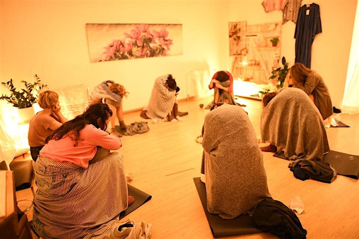 FULL MOON YONI  STEAMING CIRCLE: natürliche Heilung & sinnliche Selbstliebe: Bild 