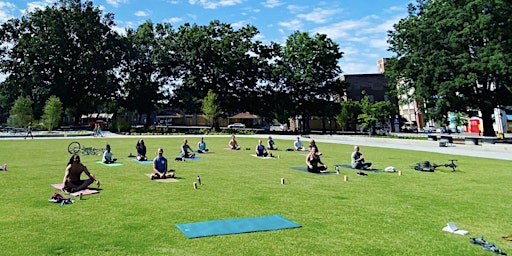 Pop-up Yoga in Moore Square
