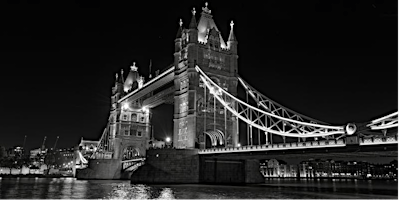 A walk from London Bridge to Tower Bridge (at night)