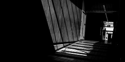 Leica Story Bologna: "Street Lights" by Luca Monelli Leica Story Bologna: "Street Lights" by Luca Monelli