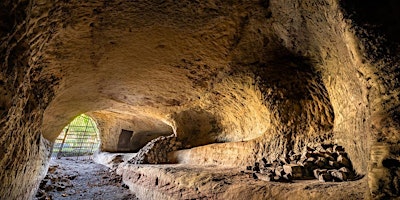 Image principale de Rock Cemetery Catacomb Tour