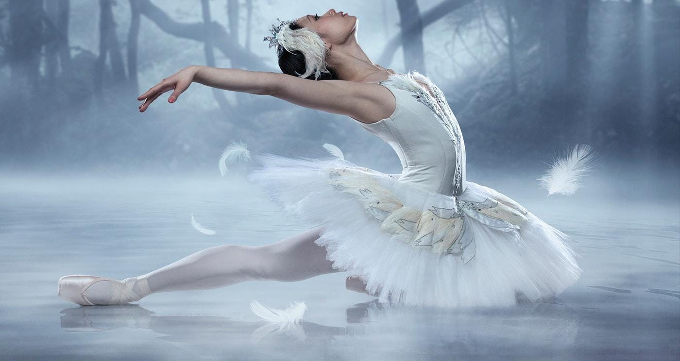 Swan lake ballet. Балет Лебединое озеро Чайковский. Балет Сван Лейк. Балерина Лебединое озеро. Лебединое озеро балет черный лебедь.