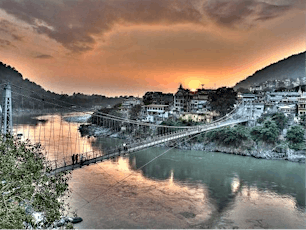 Crossing River Ganges with Himalayan views in Rishikesh