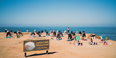 Immagine principale di All-Levels Donation Yoga at Sunset Cliffs (Every Saturday!) 