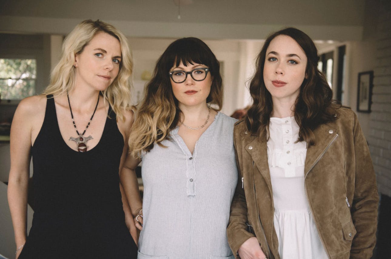 I’m With Her – Sara Watkins, Sarah Jarosz and Aoife O'Donovan with Andrew Combs