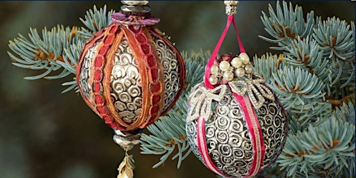 Embossed aluminium bauble with ribbon and beads