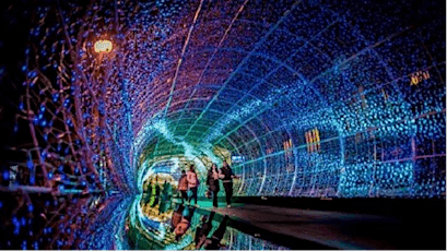 Christmas Walk in Norwich feat. Tunnel of Light