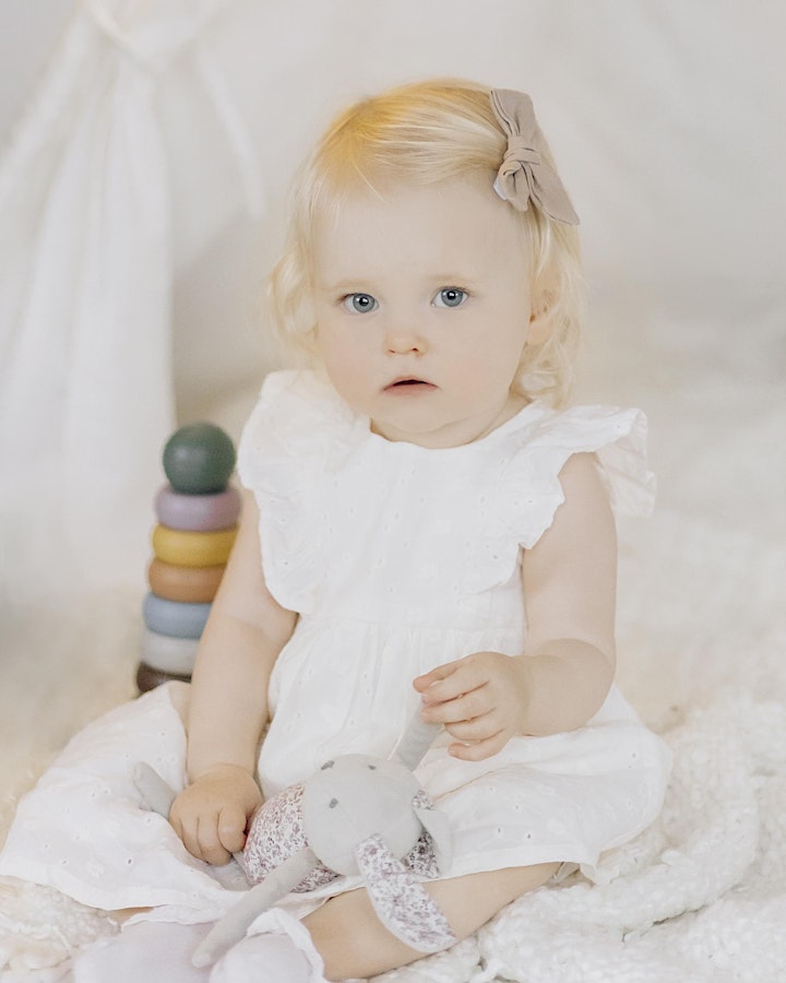Christmas Mini Sessions in Studio. Vancouver image