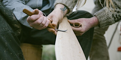 Primaire afbeelding van Paddle Carving in the Woods