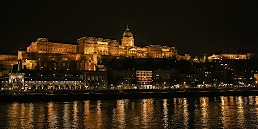 Imagem principal de Sightseeing Cruise with Choosable Drinks on the Danube
