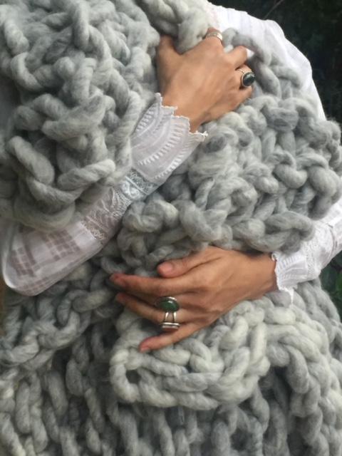 Giant,Chunky Knitted Blanket using Loopy Mango Big Loop Yarn. No needles needed