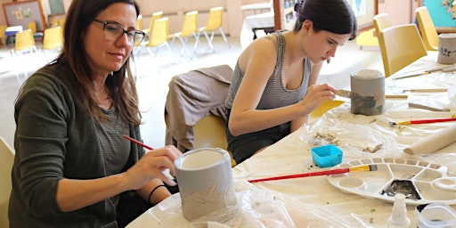 Image principale de Clay Hand Building and Glazing, Vases, Mugs, Plates Adults/Teens Classes
