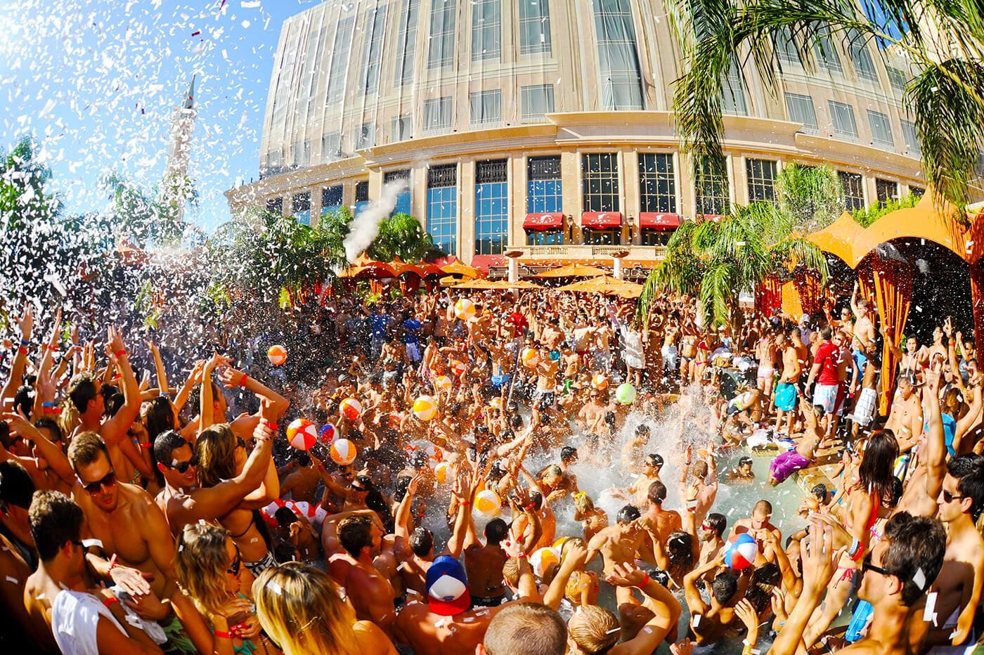TAO BEACH SUNDAY FUNDAY **FREE OPEN BAR FOR LADIES**