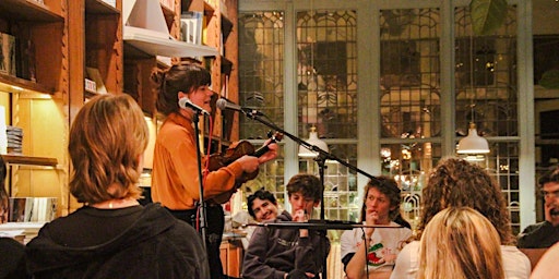 Sounds Between the Shelves #4 // Live Music in Bookstor