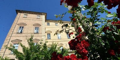 Castello di Govone - Regalmente rosa Castello di Govone - Regalmente rosa