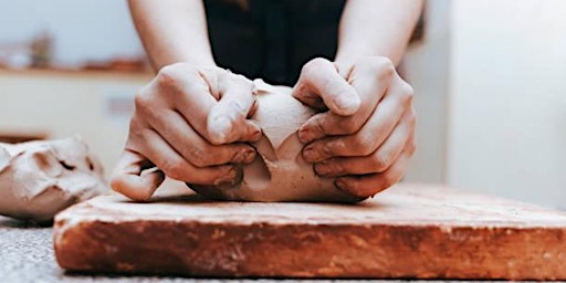Mastering Your Hand-building Techniques with Clay  primärbild