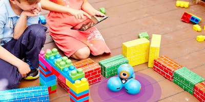 Dash and Dot: primi passi nel mondo del coding con due simpatici robot interattivi Dash and Dot: primi passi nel mondo del coding con due simpatici robot interattivi