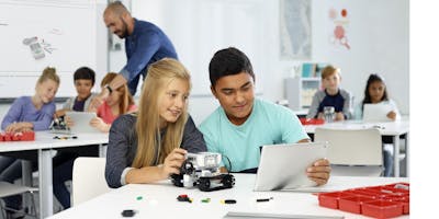 Alla scoperta di STEAM e robotica educativa con LEGO MINDSTORMS Education EV3 Alla scoperta di STEAM e robotica educativa con LEGO MINDSTORMS Education EV3