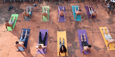 Imagen principal de Acro-Yoga en Twentytú Hostel con Sua Lao/ Poblenou Open Day