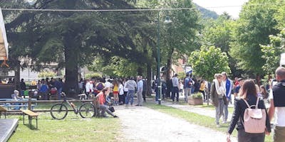 AI PIEDI DEL CASTELLO, TRA CRESCIA E SPIGNOLO AI PIEDI DEL CASTELLO, TRA CRESCIA E SPIGNOLO