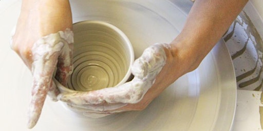 Image principale de 8Wk Beginners Pottery Throwing Wheel Course Monday March 2nd 6.45-9pm