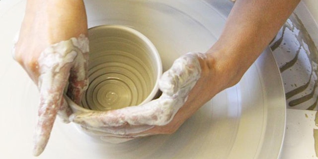 Image principale de 8Wk Beginners Pottery Throwing Wheel Course Tuesday June 2nd 6.45-9pm