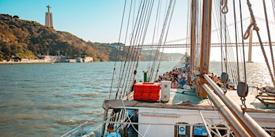 Imagen principal de The Lisbon Boat Party / Amazing sunset sailing tour Weekday