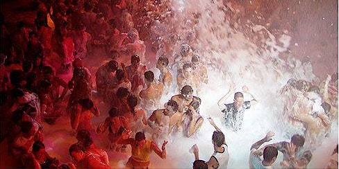 FOAM EXPLOSION WET AND WILD