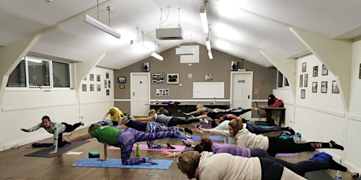 Imagem principal do evento Yoga for Mobility and Mind - Summer Classes