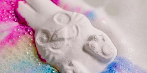 Come Make a Easter bath bomb with us !