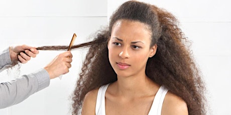 Vertrouw je krullen toe aan een haarstyliste gespecialiseerd in krullen en afrohaar
