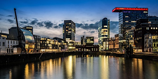 Hauptbild für Available Light, blaue Stunde im Medienhafen Düsseldorf