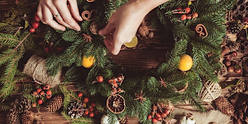Imagem principal de Christmas Wreath Making | With Hannah Burnett