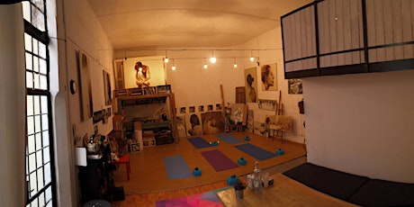 Immagine principale di Yoga in the artist studio 