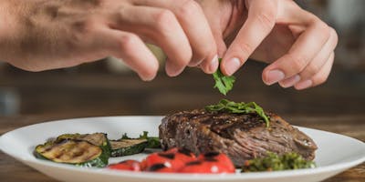 Cena guidata alla scoperta della carne di maiale e delle erbe di campo Cena guidata alla scoperta della carne di maiale e delle erbe di campo