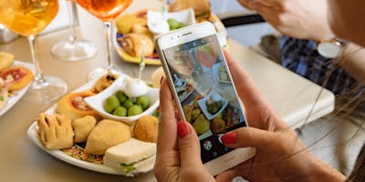 Spritzagram - il primo aperitivo formativo dedicato ad Instagram- Napoli Spritzagram - il primo aperitivo formativo dedicato ad Instagram- Napoli