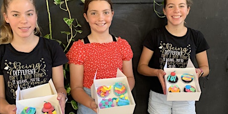 Kids 7-14years cupcake decorating class primary image