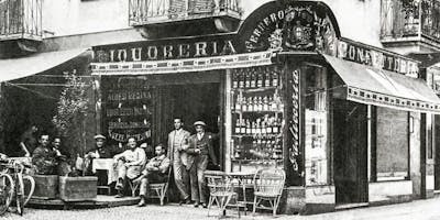 Le fotografie storiche dei negozi di Alba e la Fiera del Tartufo nel terzo millennio. Le fotografie storiche dei negozi di Alba e la Fiera del Tartufo nel terzo millennio.