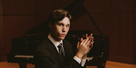 Jaeden Izik-Dzurko, piano