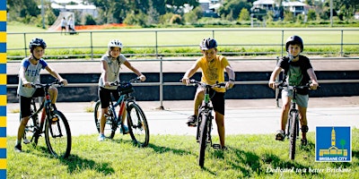 Junior bike riding skills  primärbild