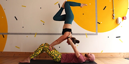 Imagem principal de Acro Yoga Complete Beginners Workshop